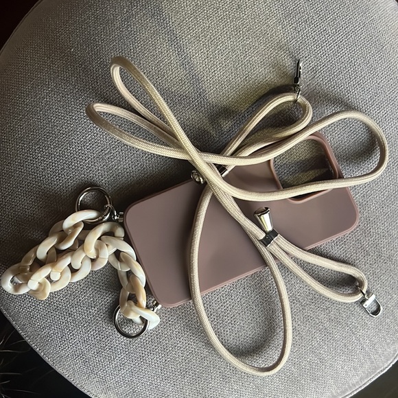 iPhone 13 Pro case holder with chain. - Picture 2 of 4